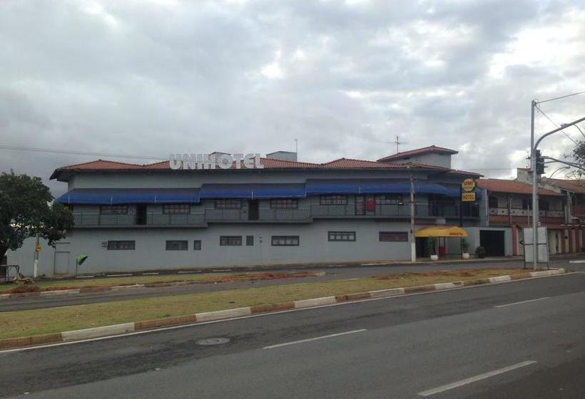 Entrada e recepção do Unihotel Hortolândia